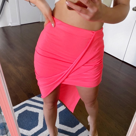 💗 SHAREEN NEON PINK ASYMMETRICAL MINI SKIRT! - Picture 2 of 15